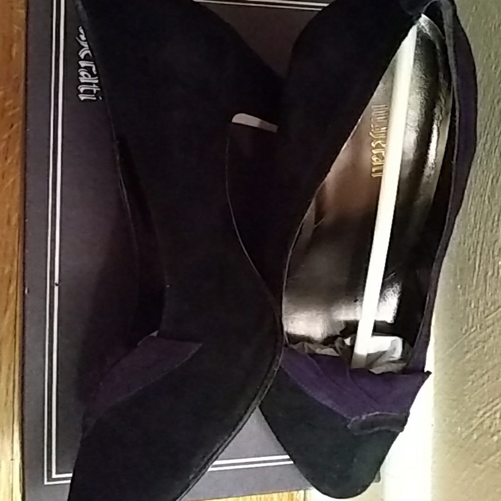 Shoes - Picture 6 of 7